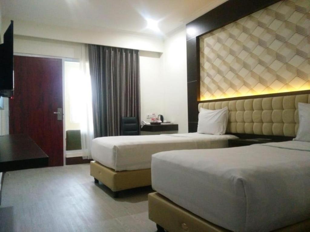 Sindoro Hotel Cilacap By Conary Exterior foto